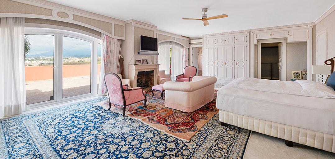 Villa for Sale in Estepona