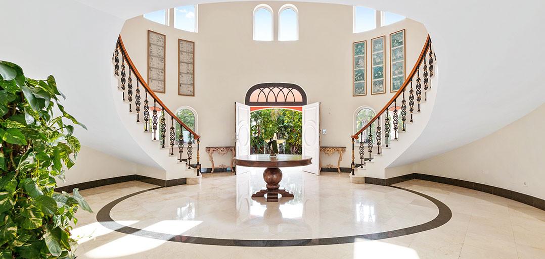 Villa for Sale in Estepona