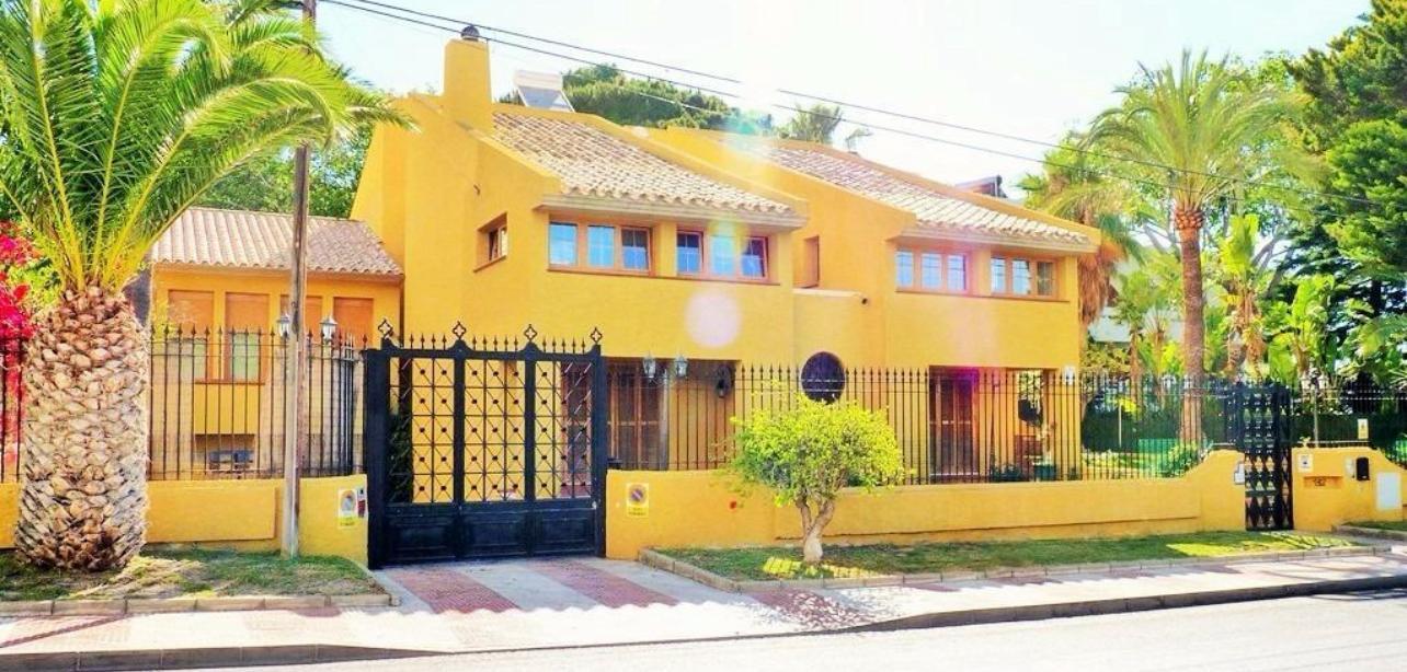 Chalet for Sale in Roquetas de Mar