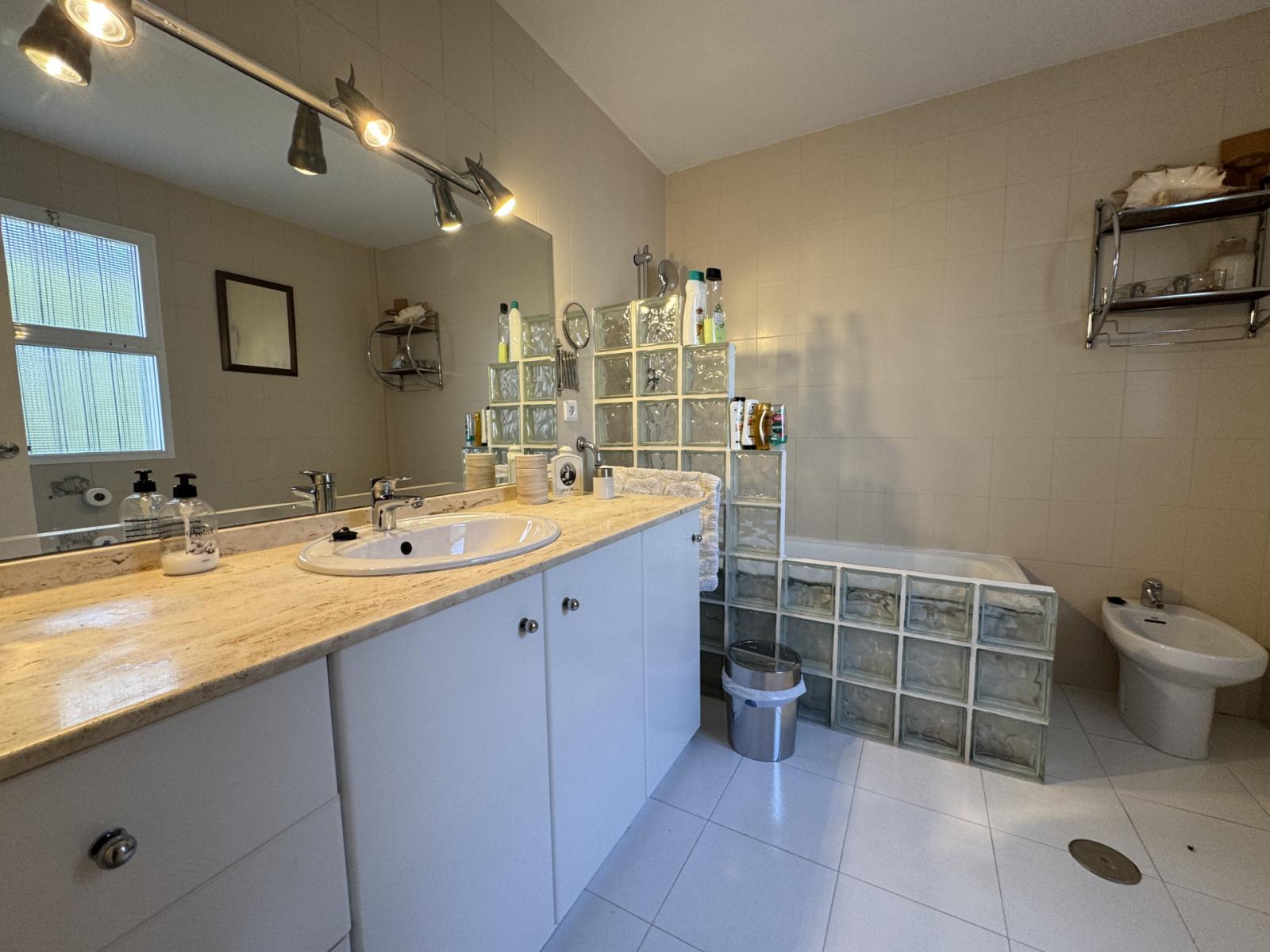 Villa for Sale in Alhaurín de la Torre