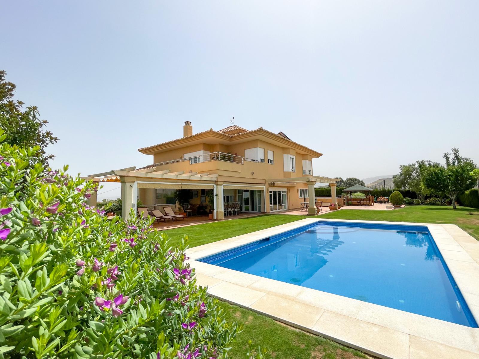 Villa for Sale in Antequera