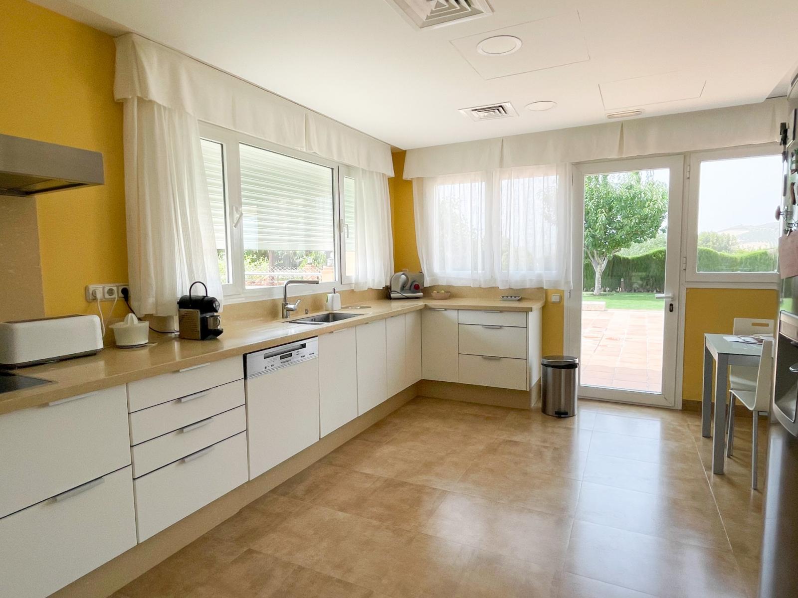 Villa for Sale in Antequera