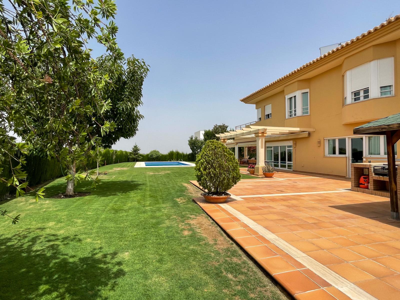 Villa for Sale in Antequera