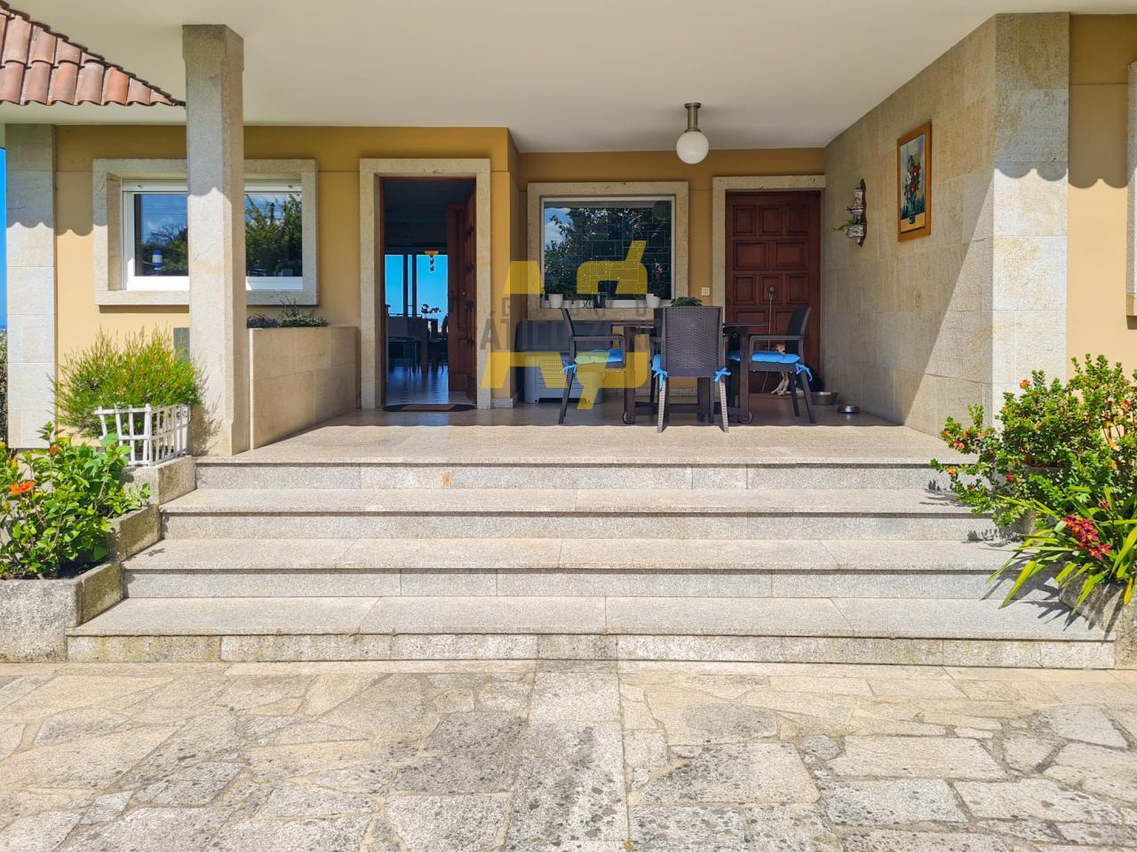 Chalet for Sale in Vigo