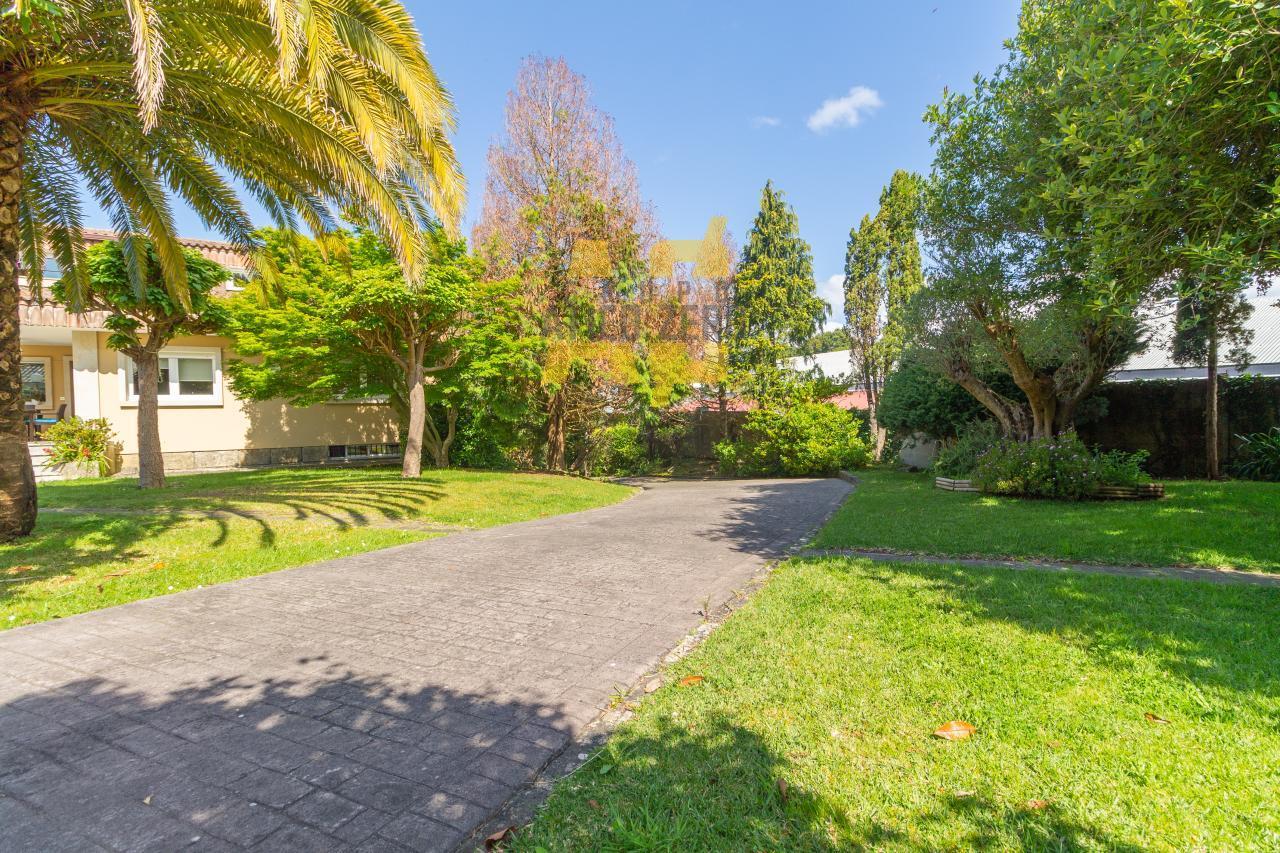 Chalet for Sale in Vigo