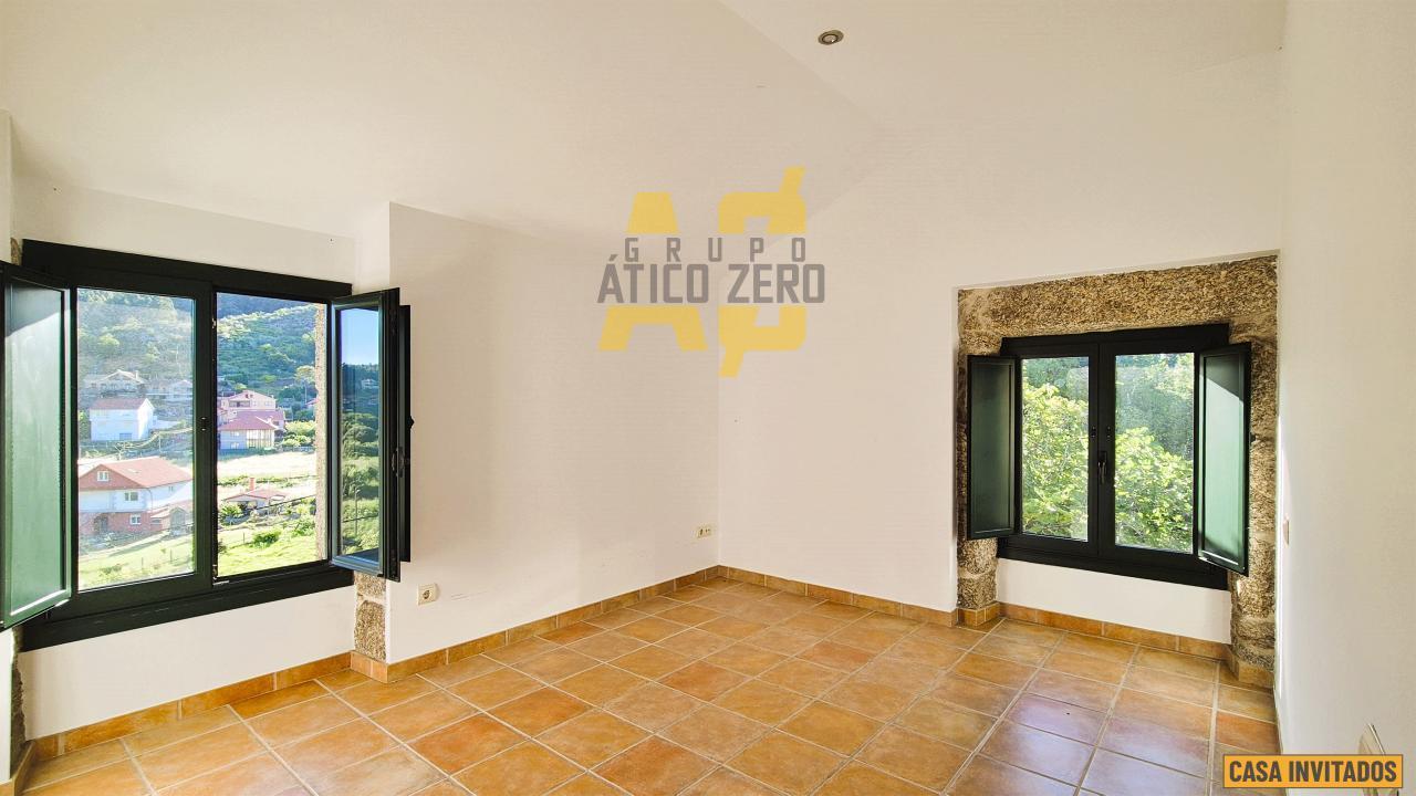 House for Sale in Cangas