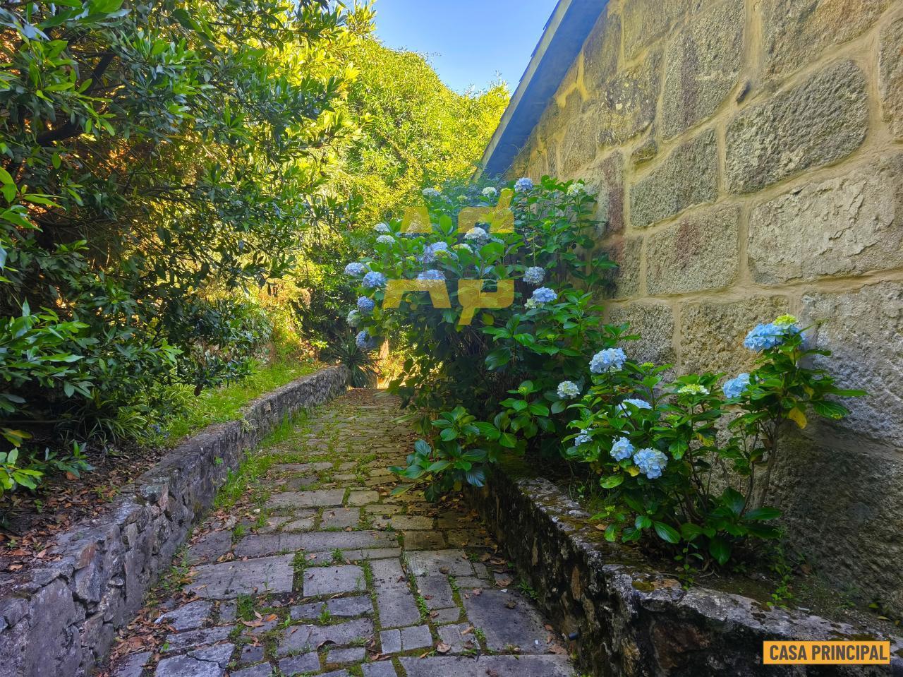 House for Sale in Cangas