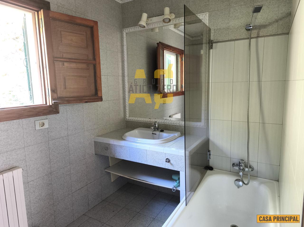 House for Sale in Cangas