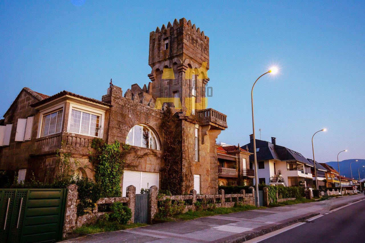 Villa for Sale in Nigrán
