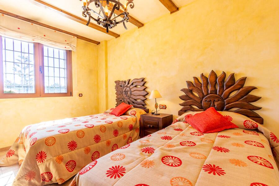 Chalet for Sale in Elche