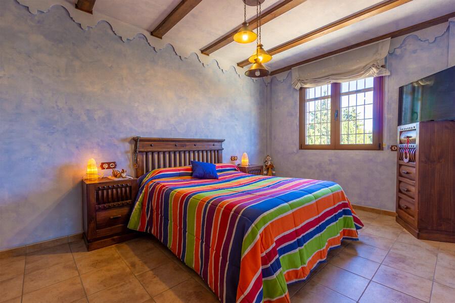 Chalet for Sale in Elche