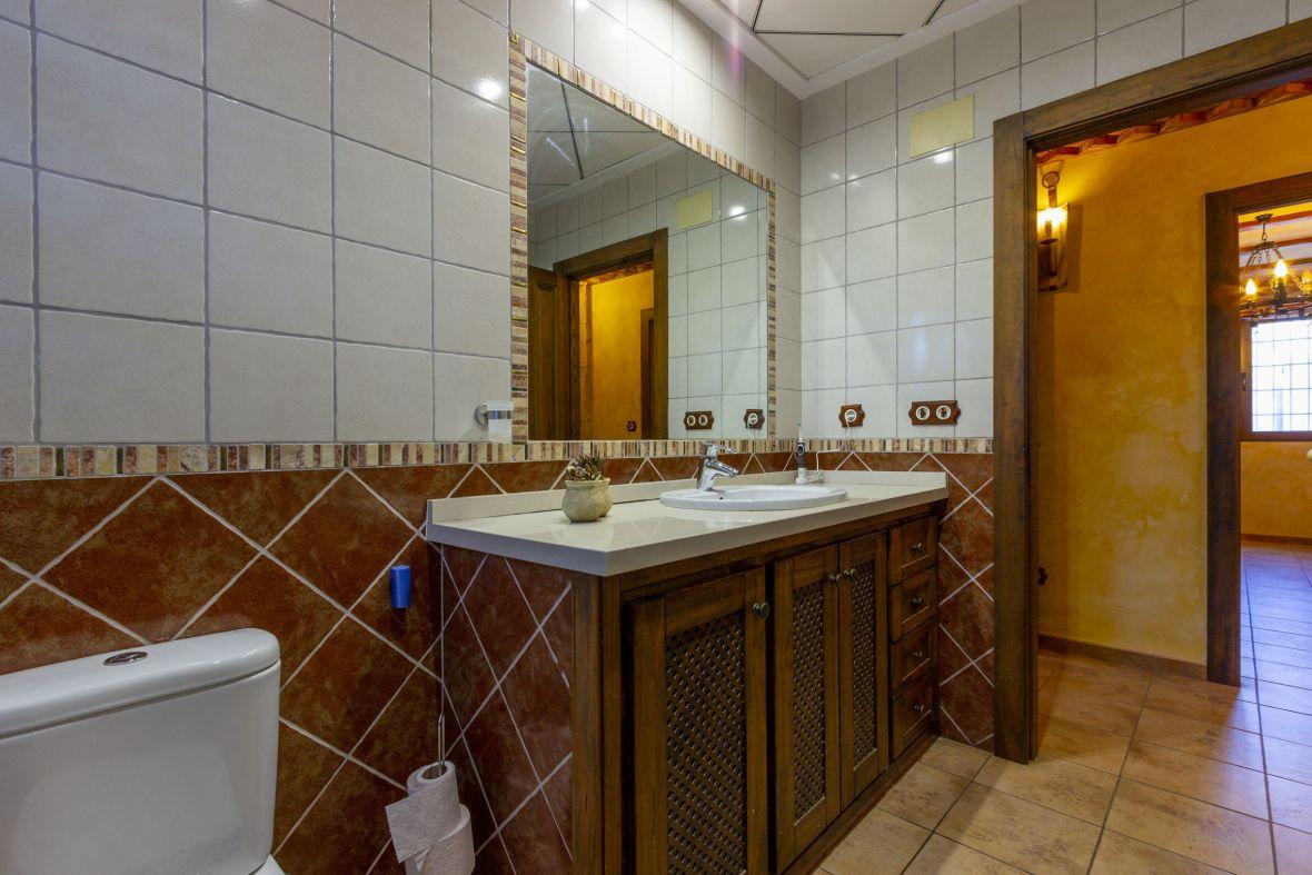 Chalet for Sale in Elche