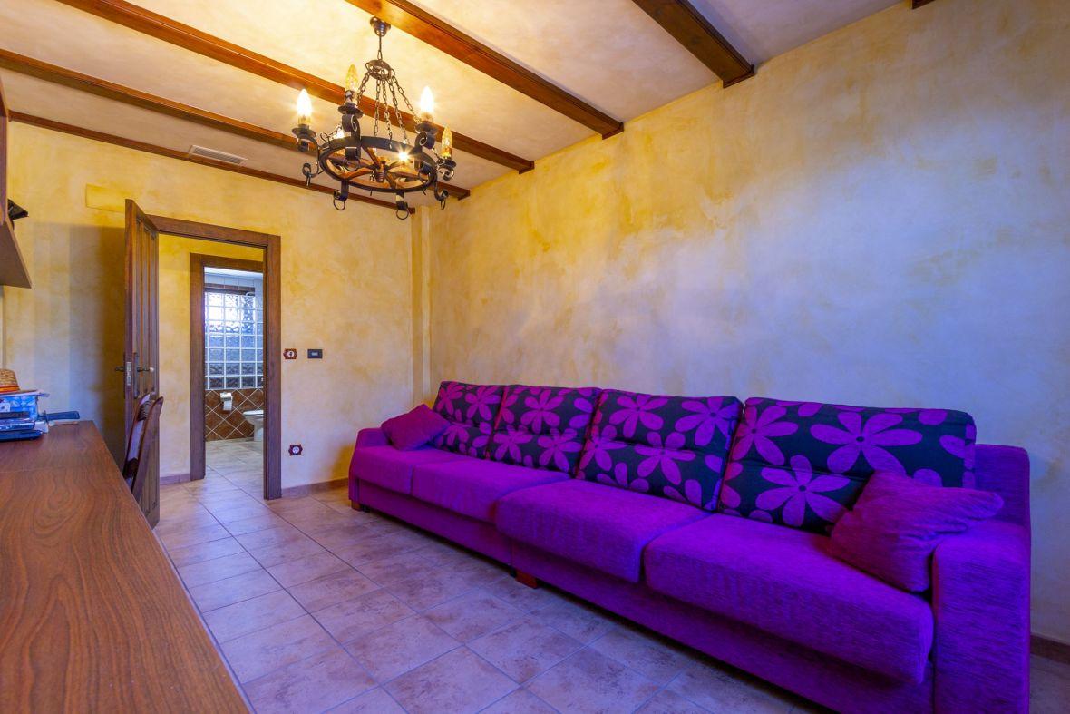 Chalet for Sale in Elche