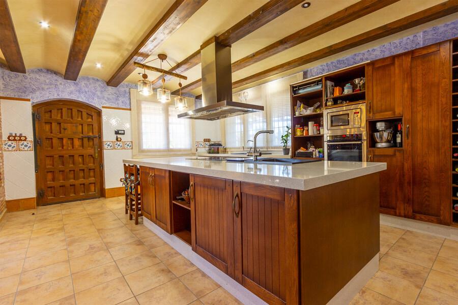 Chalet for Sale in Elche