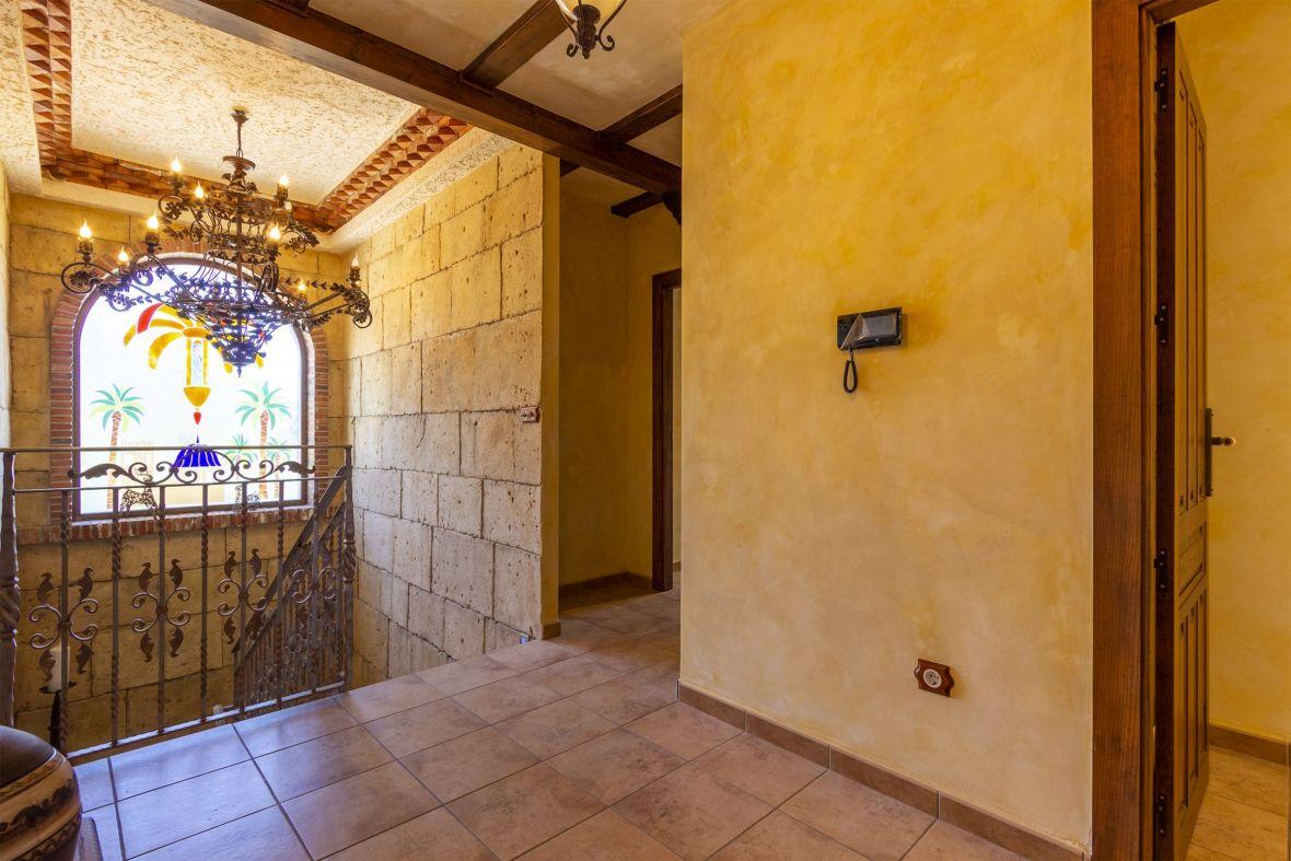 Chalet for Sale in Elche