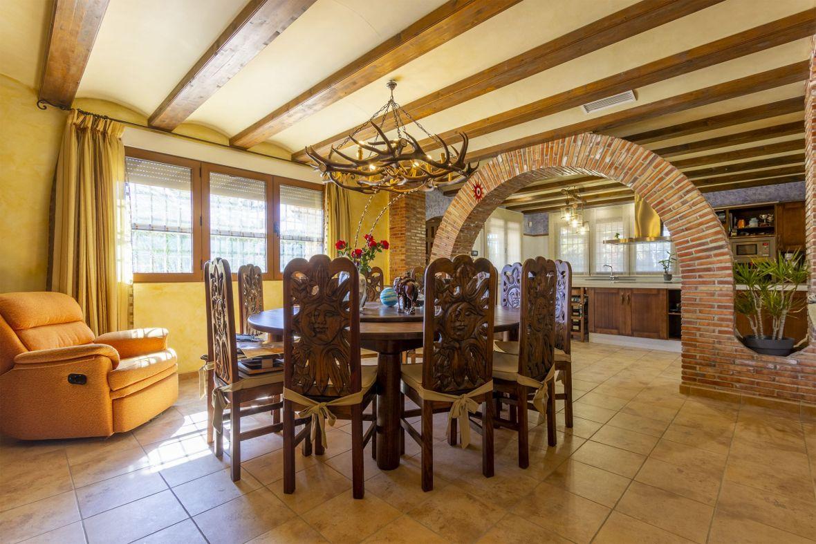 Chalet for Sale in Elche