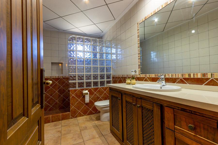 Chalet for Sale in Elche