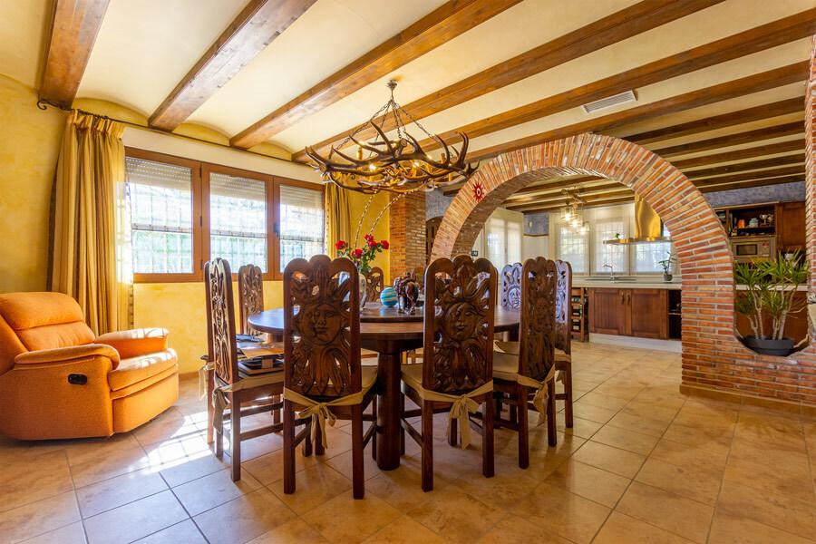 Chalet for Sale in Elche