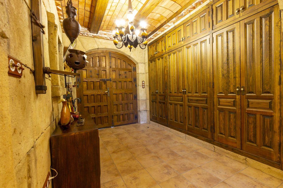 Chalet for Sale in Elche