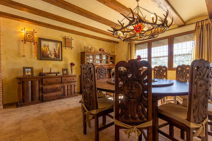 Chalet for Sale in Elche