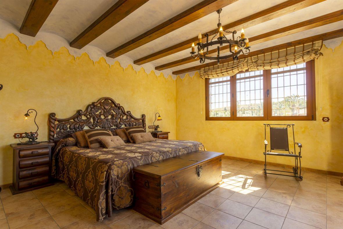 Chalet for Sale in Elche