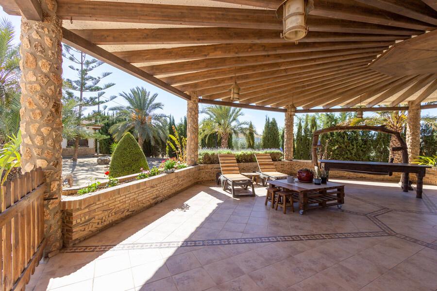 Chalet for Sale in Elche