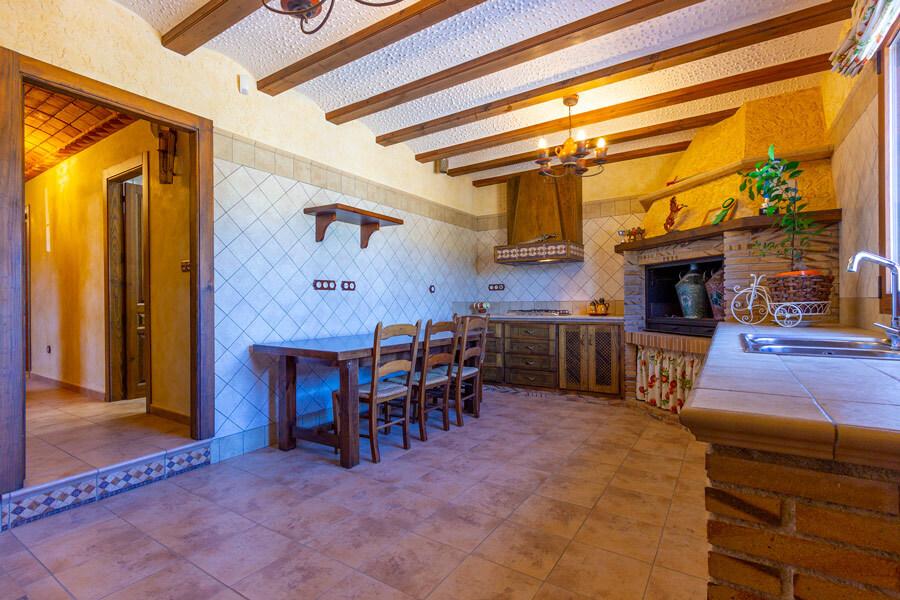 Chalet for Sale in Elche