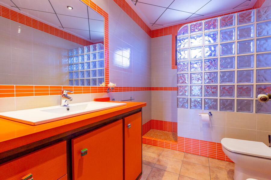 Chalet for Sale in Elche