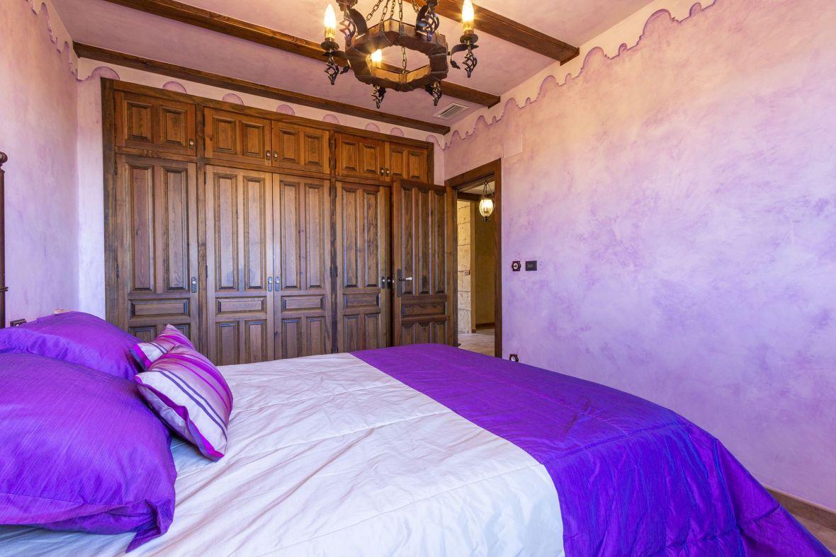 Chalet for Sale in Elche