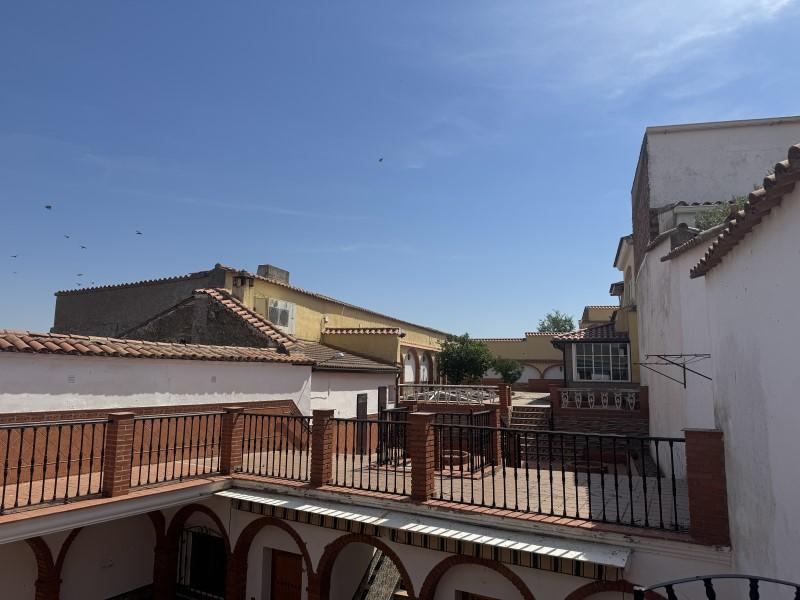 Villa for Sale in Valencia de las Torres