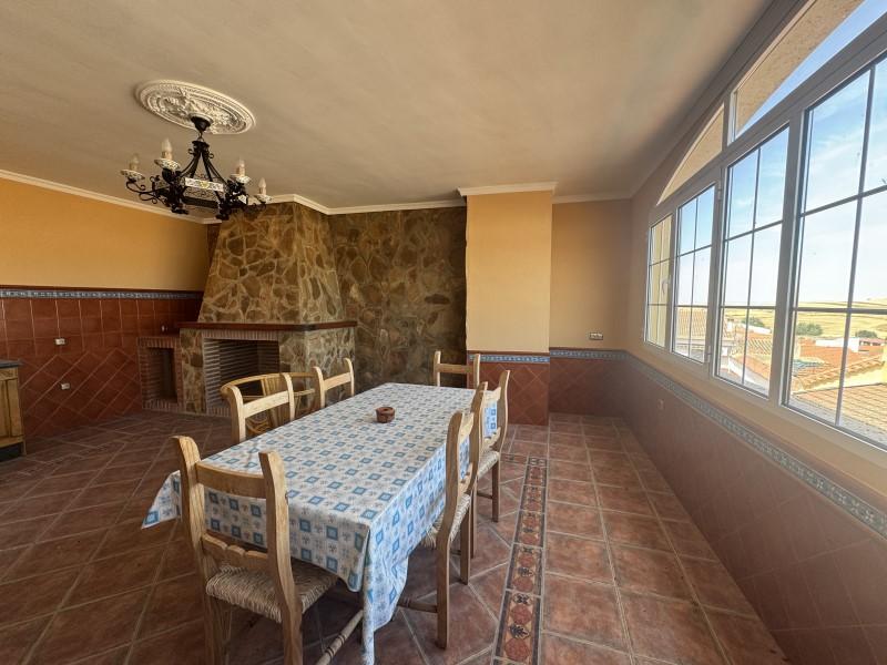Villa for Sale in Valencia de las Torres