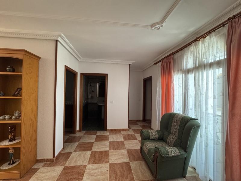 Villa for Sale in Valencia de las Torres