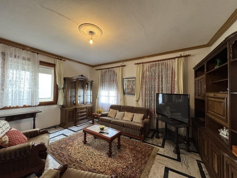 Villa for Sale in Valencia de las Torres