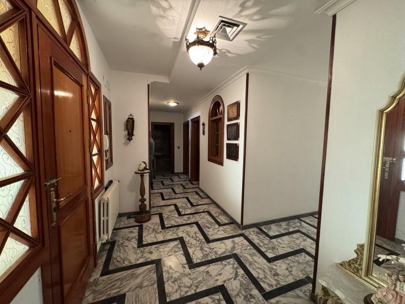 Villa for Sale in Valencia de las Torres
