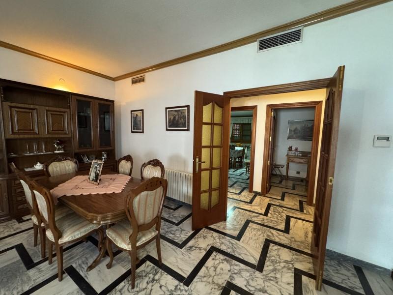 Villa for Sale in Valencia de las Torres