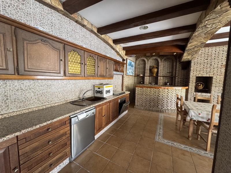 Villa for Sale in Valencia de las Torres