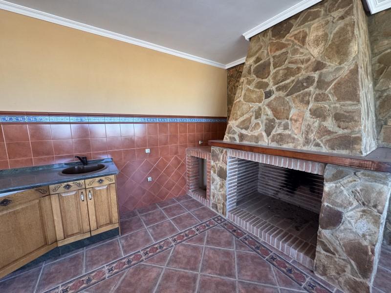 Villa for Sale in Valencia de las Torres