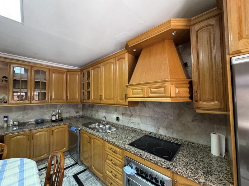 Villa for Sale in Valencia de las Torres