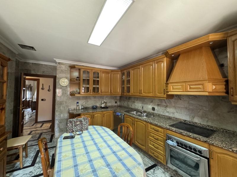 Villa for Sale in Valencia de las Torres