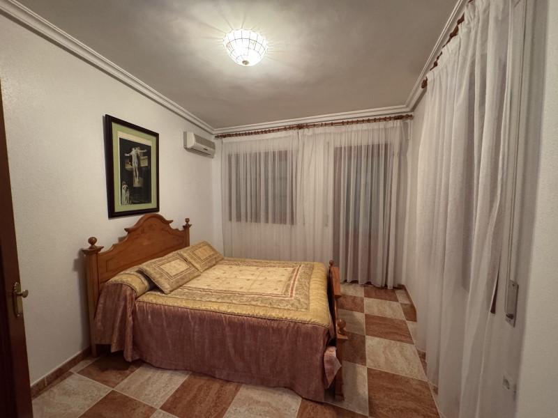 Villa for Sale in Valencia de las Torres