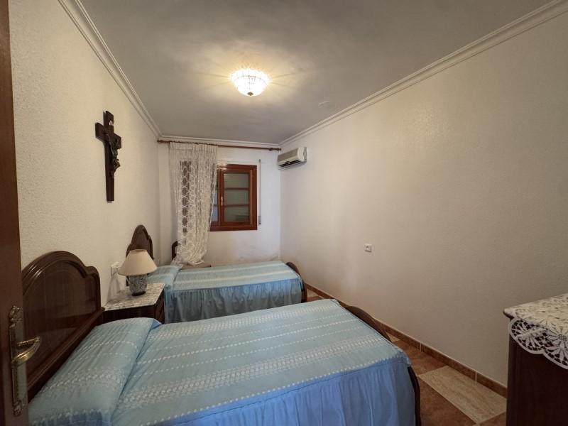 Villa for Sale in Valencia de las Torres
