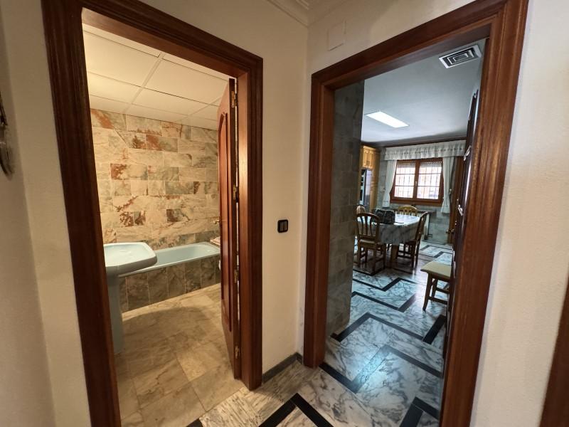 Villa for Sale in Valencia de las Torres