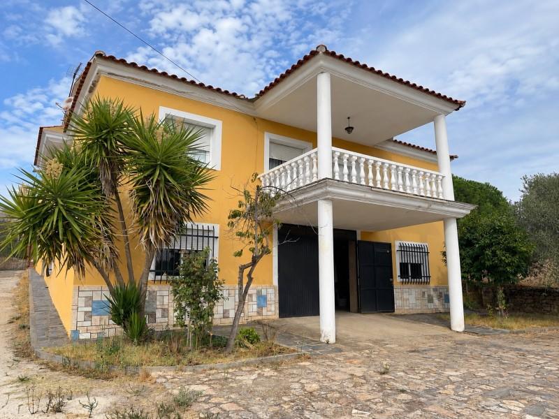 Chalet for Sale in Valencia de Alcántara