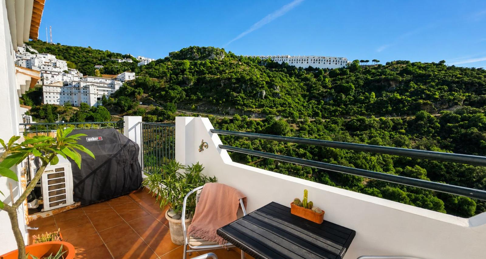 Semi-detached House for Sale in Casares