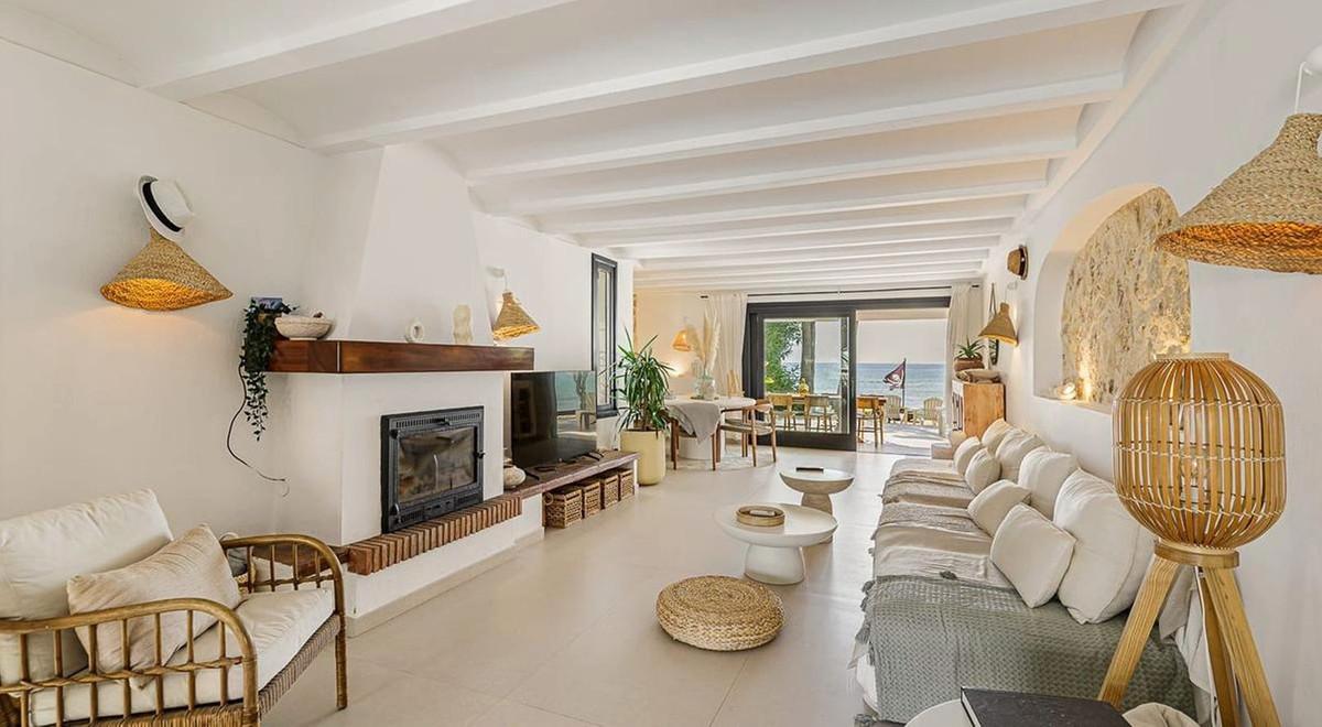 Villa for Sale in Estepona