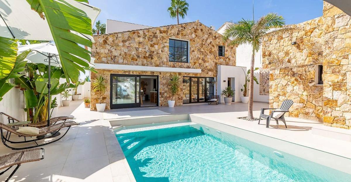 Villa for Sale in Estepona