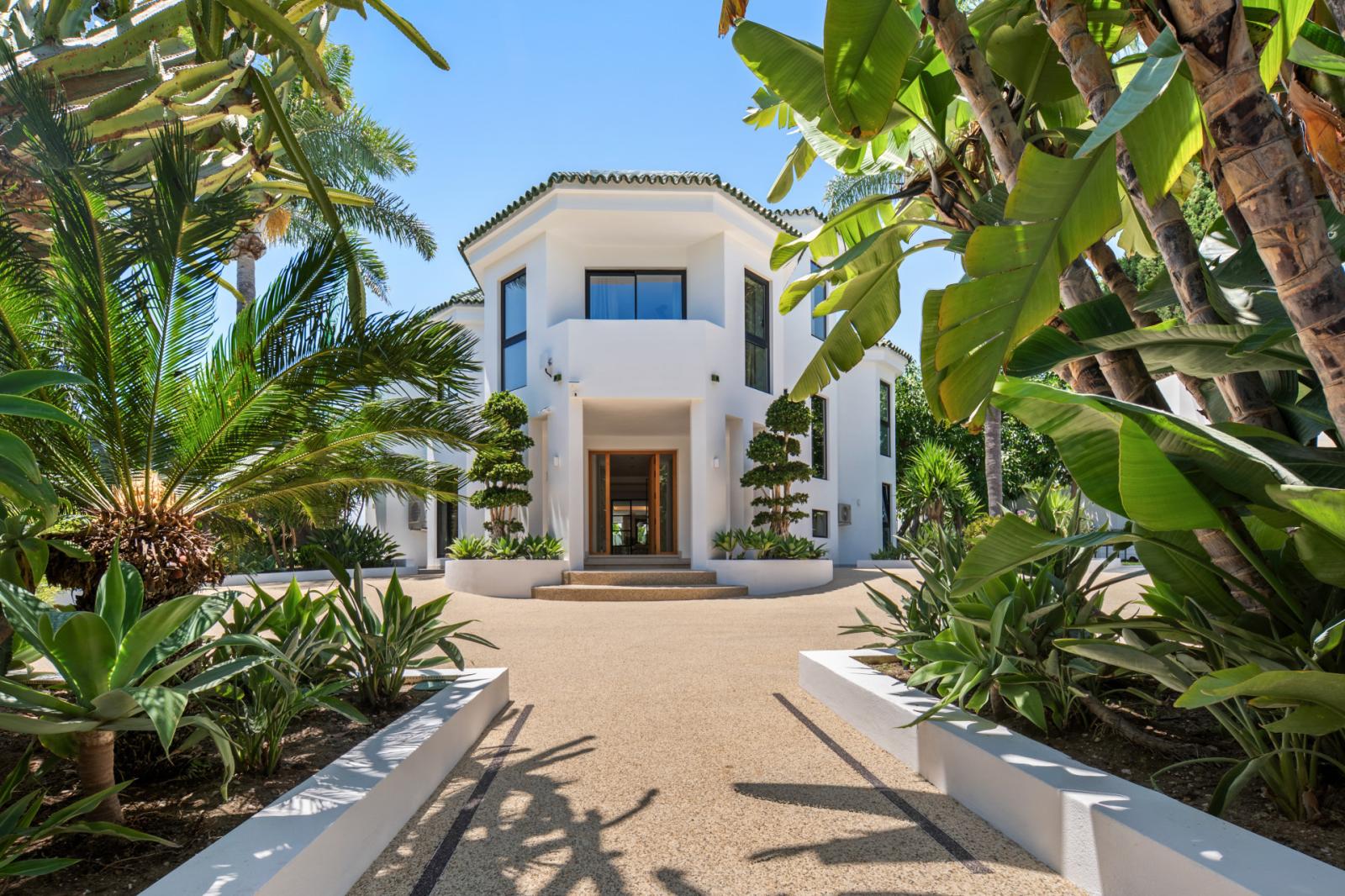 Villa for Sale in Estepona