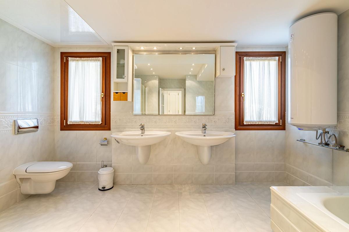Villa for Sale in Estepona