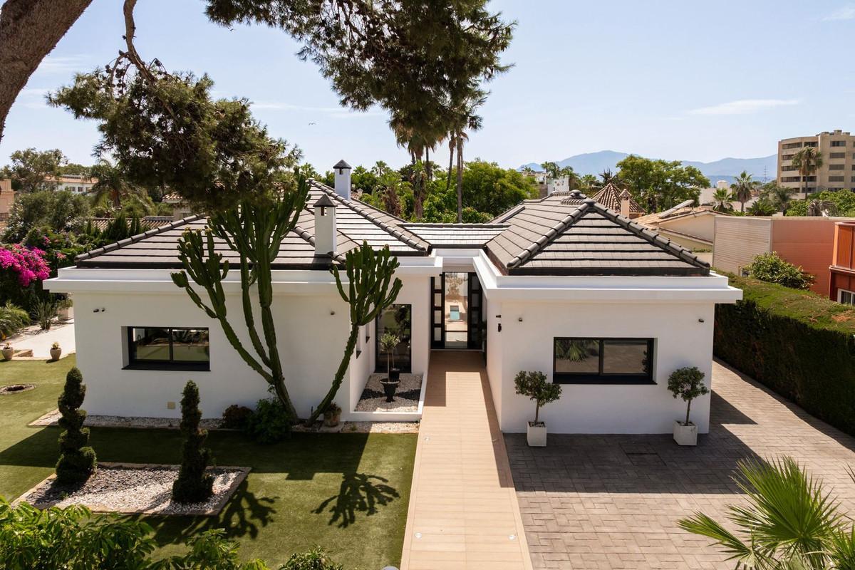 Villa for Sale in Estepona