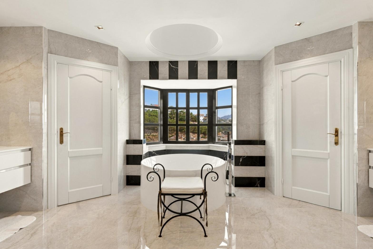 Villa for Sale in Benahavís